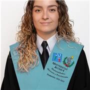 Casi titulada en Historia y Patrimonio y graduada en estudios de música y flauta travesera, ofrezco clases presenciales y online.